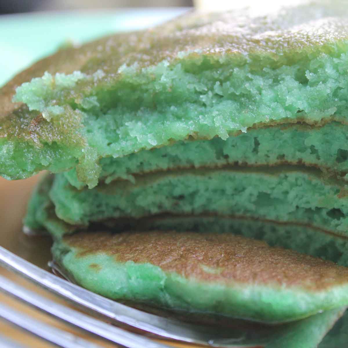 https://dailydishrecipes.com/wp-content/uploads/2012/03/Pistachio-Pudding-Pancakes-Featured-Image.jpg