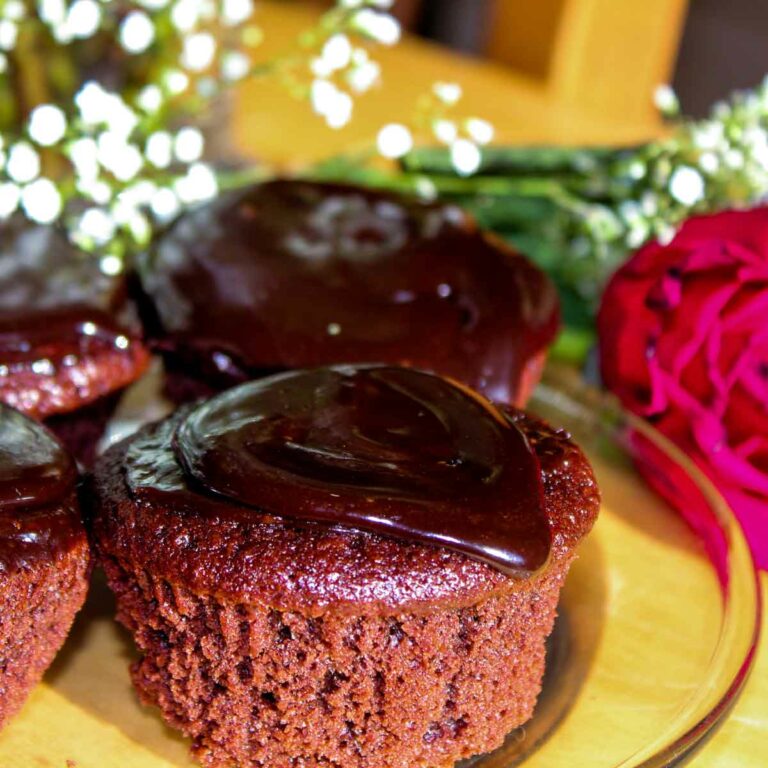 Triple Chocolate Cupcakes with Chocolate Ganache Recipe Featured