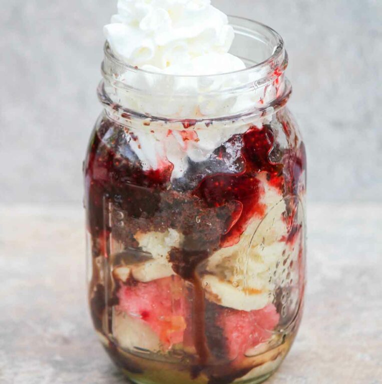 Banana Split Cakes in a Jar