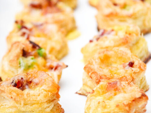 https://dailydishrecipes.com/wp-content/uploads/2013/11/Bacon-and-Egg-Breakfast-Pastries-FEATURED-500x375.jpg