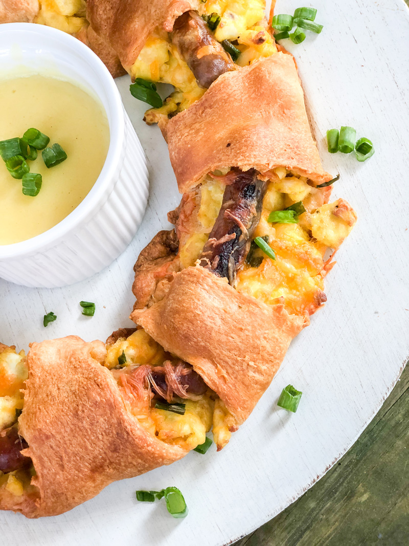 Easy Sausage and Eggs Benedict Breakfast Ring