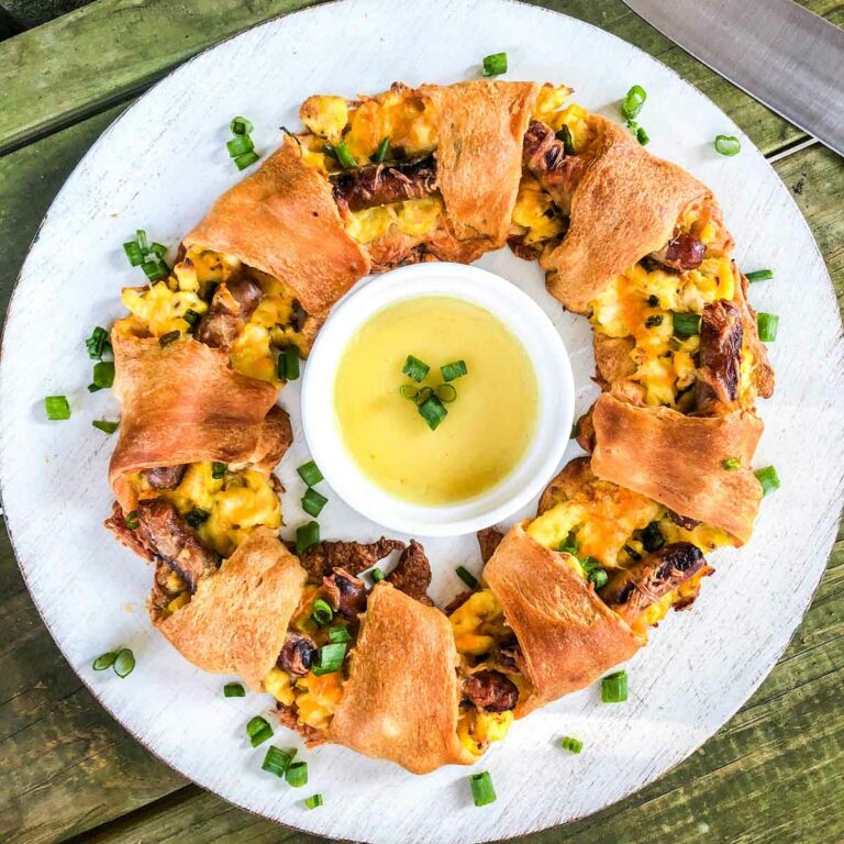 Easy Sausage and Eggs Benedict Breakfast Ring