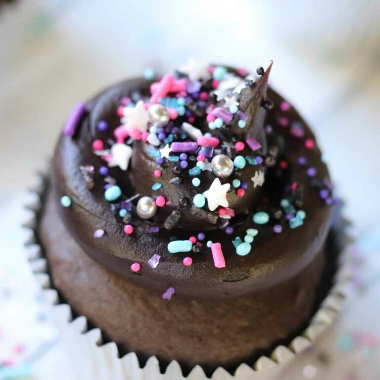 Easy Dark Chocolate Galaxy Cupcakes