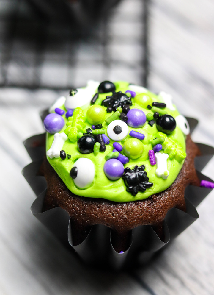 Black Cauldron Halloween Cupcakes