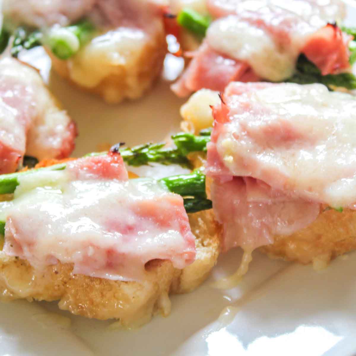 Asparagus Brie and Ham Crostini